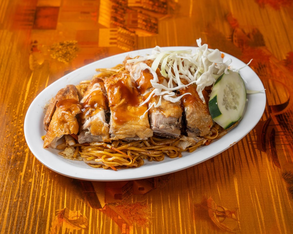 Chicken chow mein at GT Rice Bowl